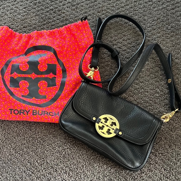 Tory Burch Handbags - Tory Burch black leather crossbody bag with gold logo magnetic closure